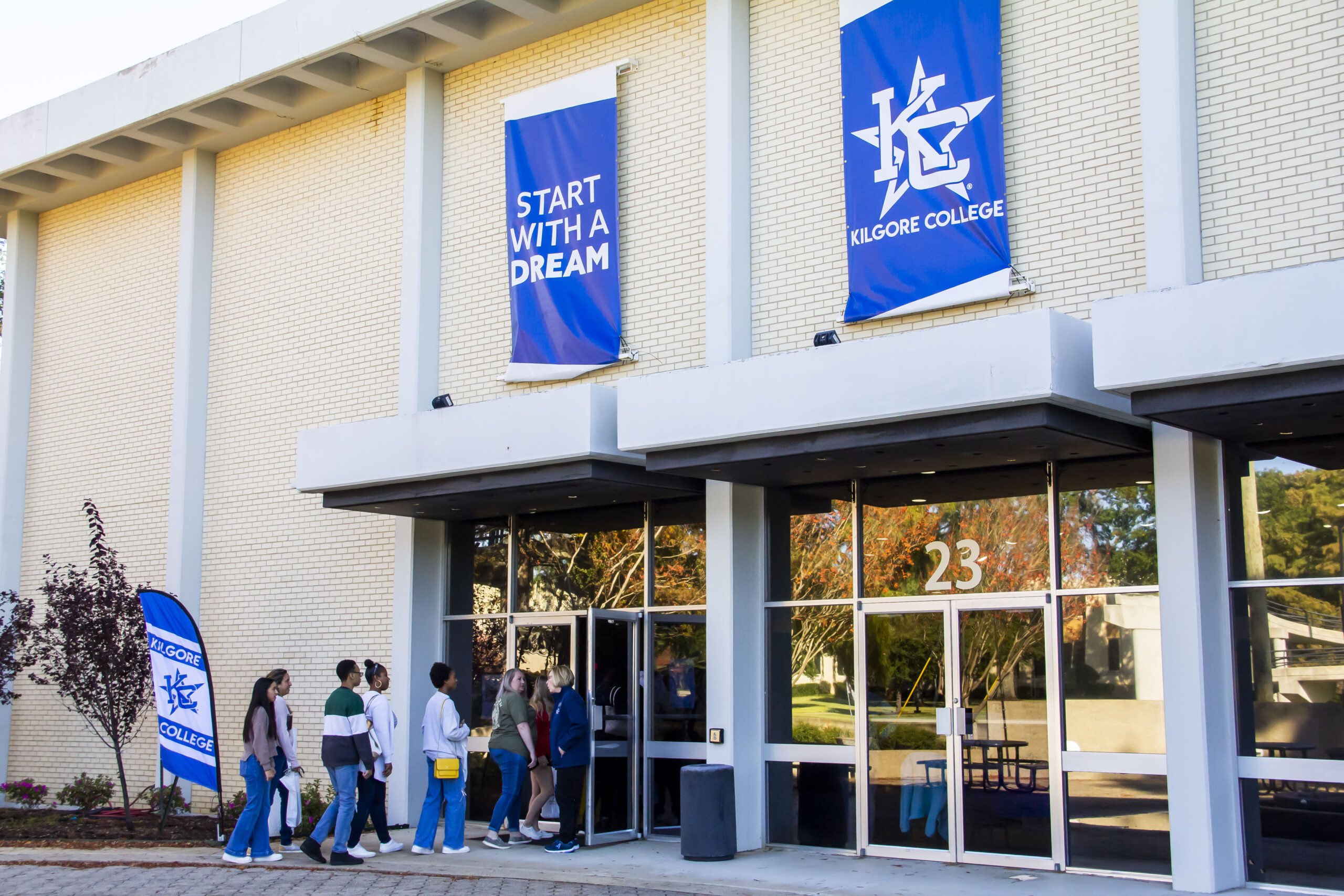 Students walking into Kilgore College